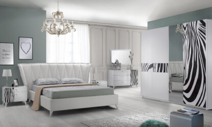 Dormitor Savana, alb cu print, pat 160x200 cm, dulap cu 2 usi culisante, 2 noptiere, comoda