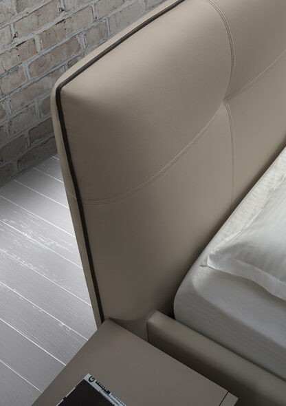Dormitor Agata, bej/maro, pat 160x190 cm, dulap cu 2 usi culisante, 2 noptiere, comoda - imagine 2