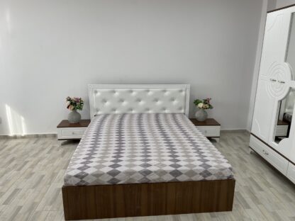 Dormitor Fantasia, alb/nuc,160×200 cm, Dulap 180 cm, Pat 160 x 200 cm, 2 noptiere, comoda - imagine 3