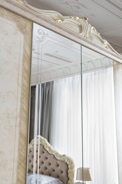 Dormitor Adele, crem, Dulap cu 6 usi , Pat 160x200 cm, 2 Noptiere, Comoda - imagine 8